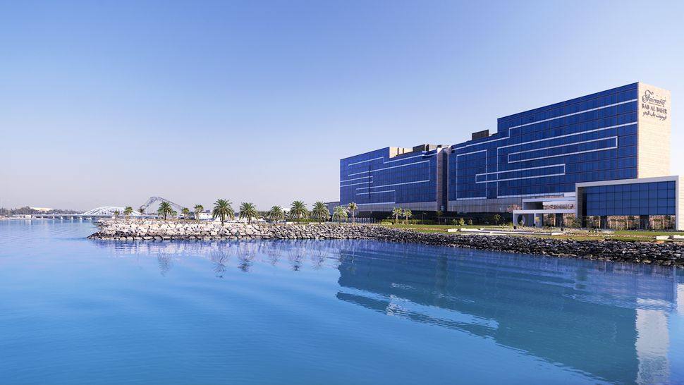 阿布扎比费尔蒙酒店Fairmont Bab Al Bahr, Abu Dhabi_006356-03-exterior-from-beach-day.jpg