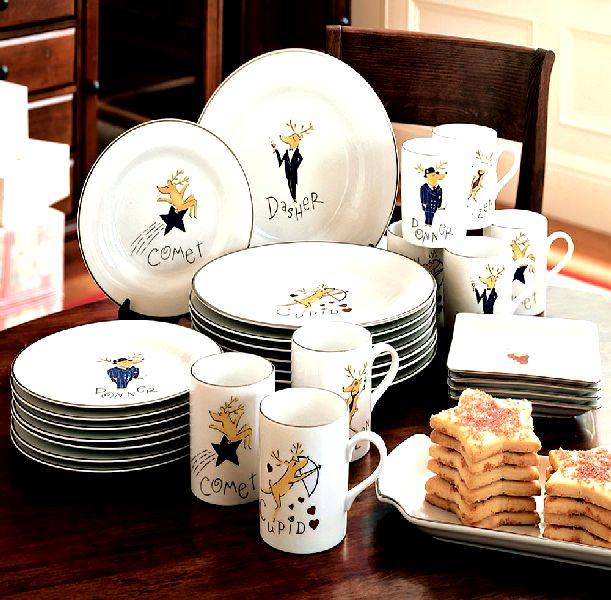 诞餐桌设计装饰_Reindeer-Dinnerware-christmas-decor.jpg