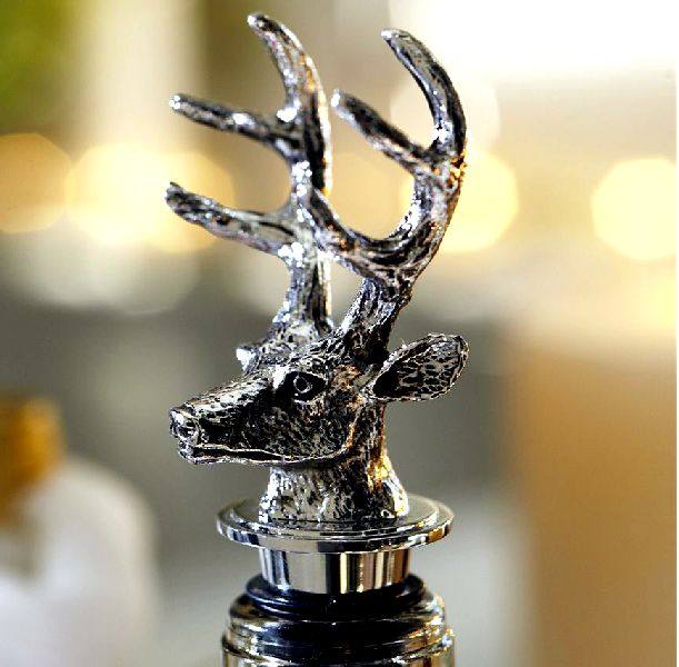 诞餐桌设计装饰_Stag-Bottle-Stopper-for-christmas-table-decor.jpg