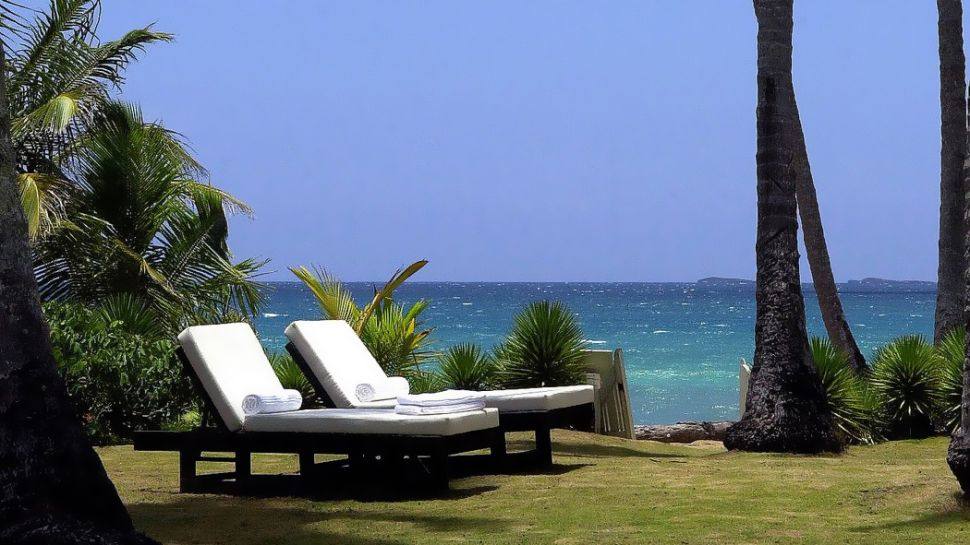 The Peninsula House/加勒比海,多米尼加共和国,萨马纳半岛_006465-05-lounge-chairs-ocean-view.jpg