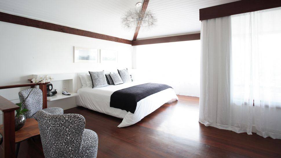 Insólito精品酒店_006235-05-bedroom-white-and-black.jpg