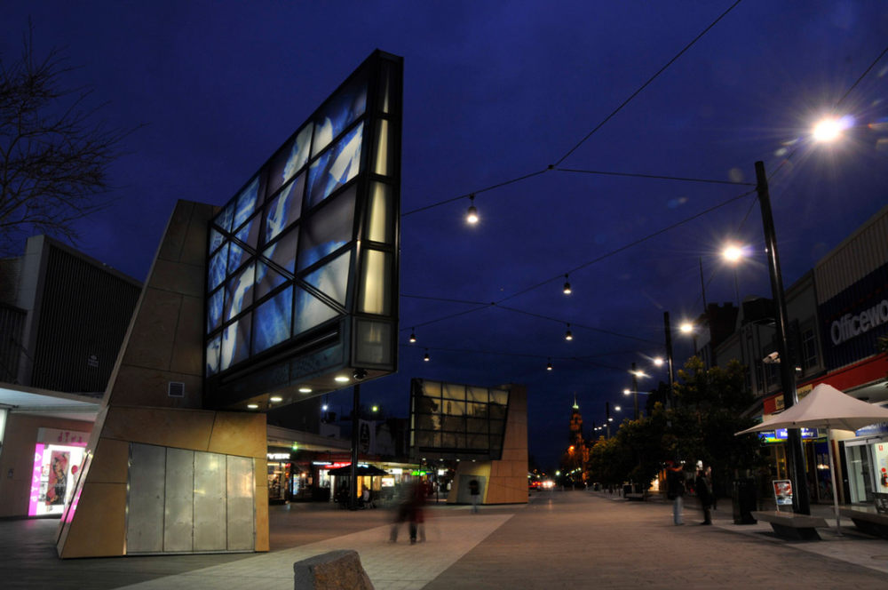 哈格里夫斯商场中央广场/澳大利亚,维多利亚_rushwright-landscape-architecture-mall-street-10.jpg