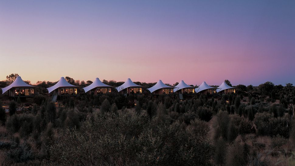 经度131°酒店/澳大利亚_002600-01-tents-exterior-at-dusk.jpg