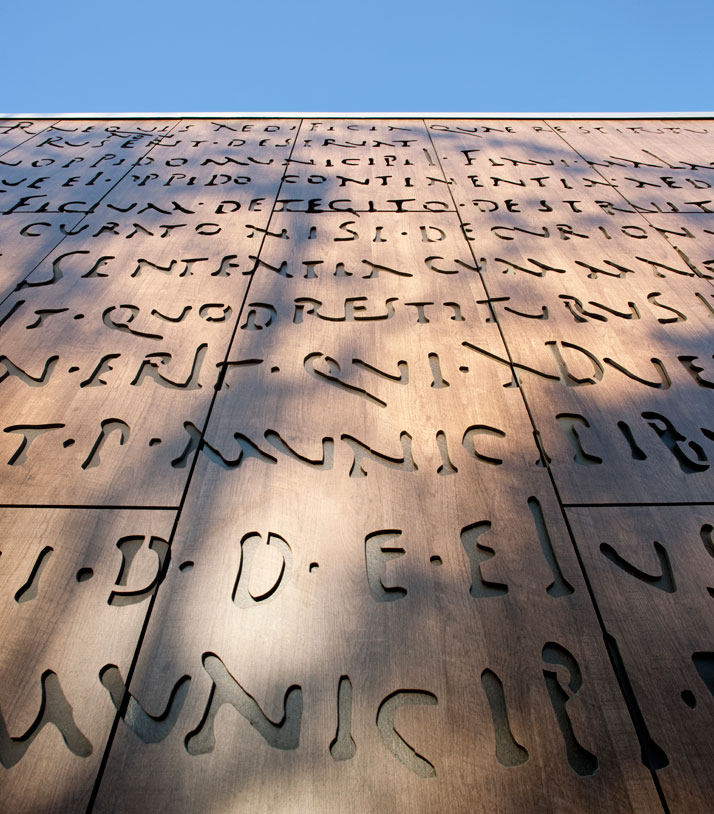 西班牙马拉加的罗马剧院游客中心_Visitor-Centre-of-The-Roman-Theatre-of-Malaga-by-Tejedor-Linares-and-Associates-.jpg