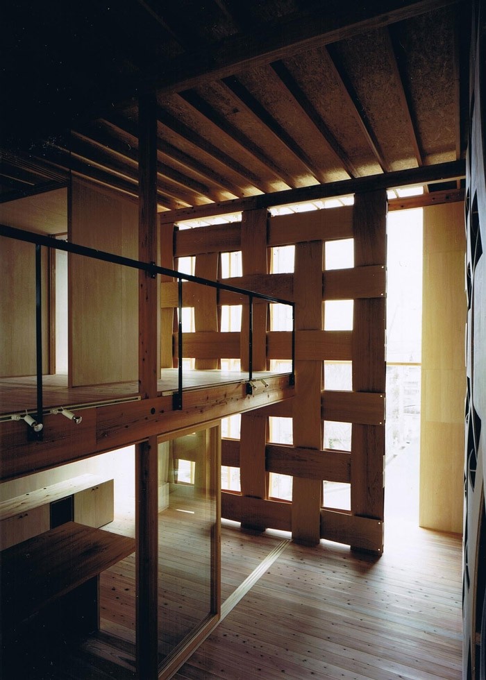 Wood Block House / Tadashi Yoshimura Architects__m_gw_yqnvZxsIrrq9KAC-7TKGEAI1GW3aW21gQzIFmlySuowGazE8VWloLPDyHl2BXC-j2JxfTXyOFN.jpg