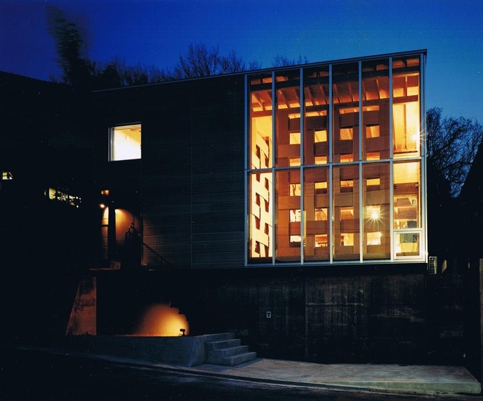 Wood Block House / Tadashi Yoshimura Architects__m_gw_yqnvZxsIrrq9KAC-7TKGELV5NCOmf4ChJJ6VRHs5KvINpeDx2aSke5-mrbKdX_yRU8WCxqwDmh.jpg