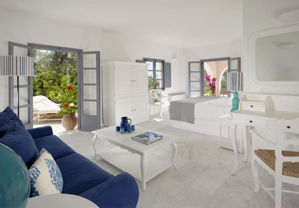 希腊圣托里尼 Vedema Resort in Santorini Greece Vedema Resort_2)Vedema Resort, Santorini—Dorian Suite 拍攝者 Luxury Collection Hotels and Res.jpg