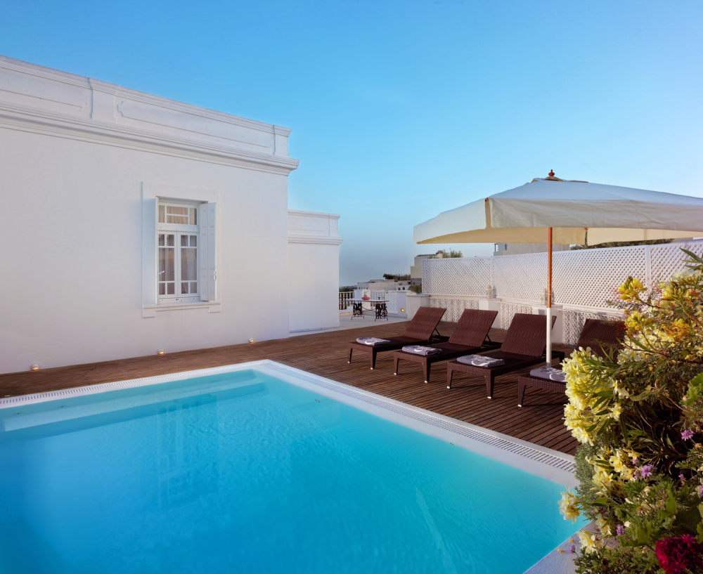 希腊圣托里尼 Vedema Resort in Santorini Greece Vedema Resort_17)Vedema Resort, Santorini—Presidential Villa private pool 拍攝者 Luxury Colle.jpg