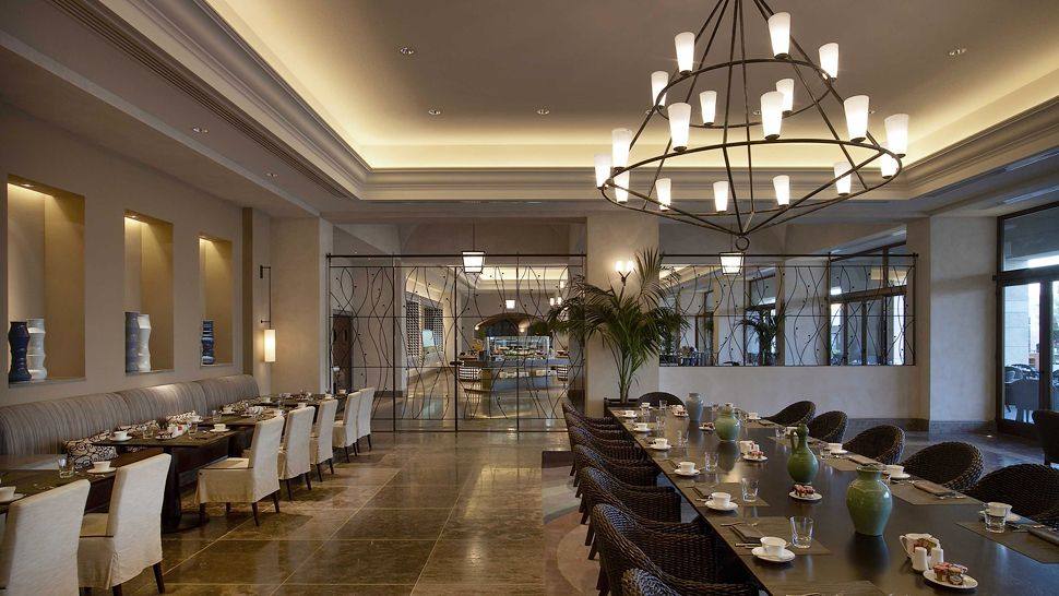 The Romanos/希腊,伯罗奔尼撒,麦西尼亚,科斯塔纳瓦里诺_008348-11-Pero-dining.jpg