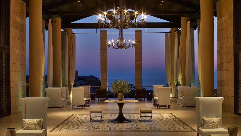The Romanos/希腊,伯罗奔尼撒,麦西尼亚,科斯塔纳瓦里诺_008348-09-Lobby-night-sea-view.jpg