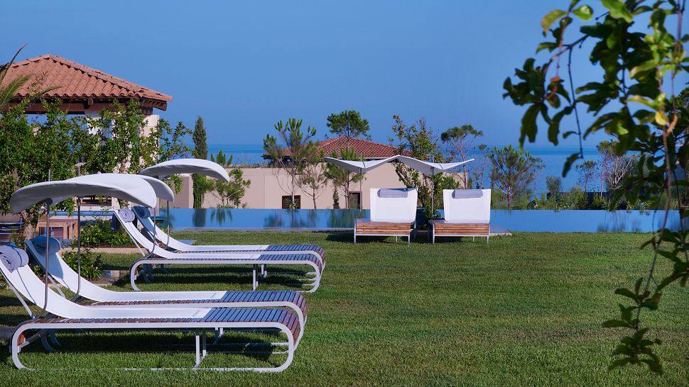 The Romanos/希腊,伯罗奔尼撒,麦西尼亚,科斯塔纳瓦里诺_008348-13-Pool-Deck.jpg