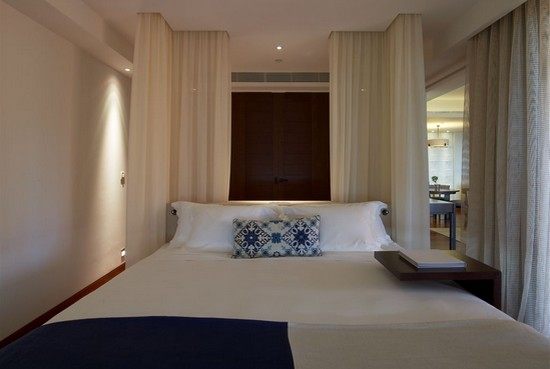 The Romanos/希腊,伯罗奔尼撒,麦西尼亚,科斯塔纳瓦里诺_GrandSuiteBedroom2_lg.jpg