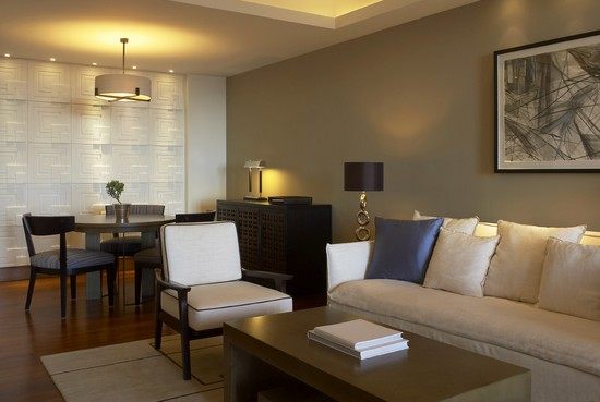 The Romanos/希腊,伯罗奔尼撒,麦西尼亚,科斯塔纳瓦里诺_GrandSuitesLivingArea_lg.jpg