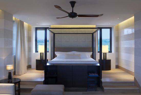 The Romanos/希腊,伯罗奔尼撒,麦西尼亚,科斯塔纳瓦里诺_VillaKoroniMasterBedroom_lg.jpg