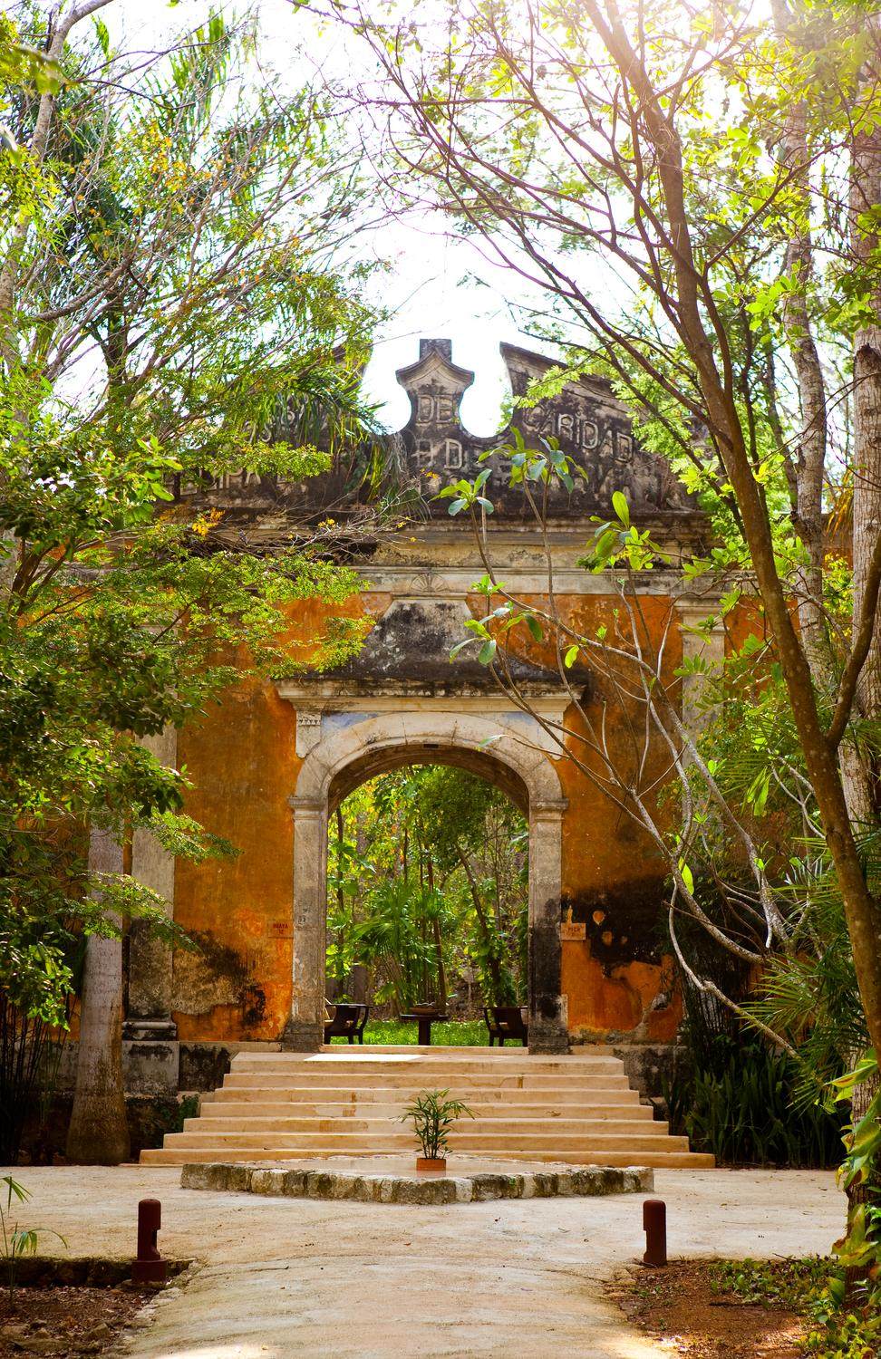 墨西哥坎佩切Hacienda Uayamon_25)Hacienda Uayamon—Entrance Colonial Suite 拍攝者 Luxury Collection Hotels and.jpg