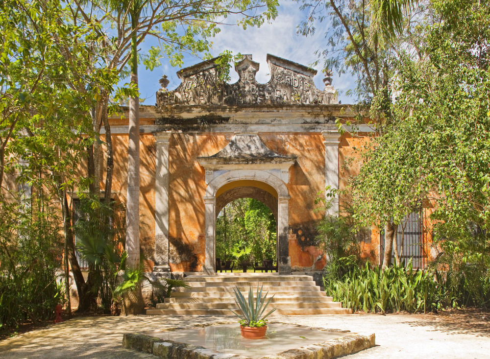 墨西哥坎佩切Hacienda Uayamon_27)Hacienda Uayamon—Colonial Deluxe Suite entrance 拍攝者 Luxury Collection Hot.jpg