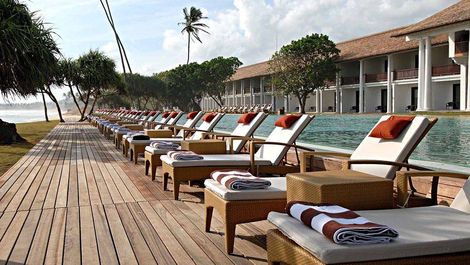 斯里兰卡The Fortress 酒店_002886-08-outdoor-pool-chairs-daytime.jpg
