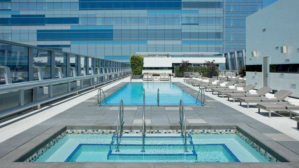 美国洛杉矶丽思卡尔顿酒店(The Residences The Ritz-Carlton)20130903_006920-03-outdoor-pool.jpg