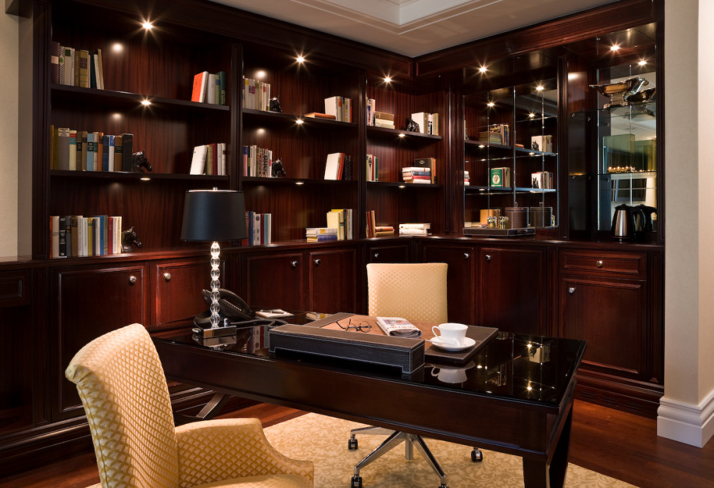 卡佩拉Breidenbacher Hof Capella Luxury Hotel In Germany 德国杜塞尔多夫_Capella_Suite_Desk.jpg