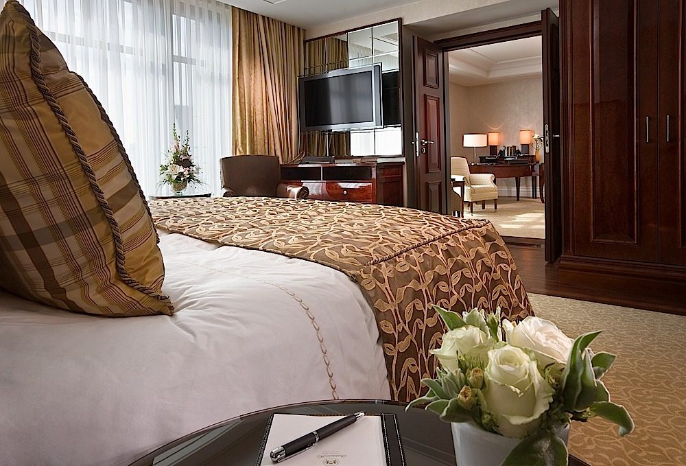 卡佩拉Breidenbacher Hof Capella Luxury Hotel In Germany 德国杜塞尔多夫_Grand_Suite_Bedroom.jpg