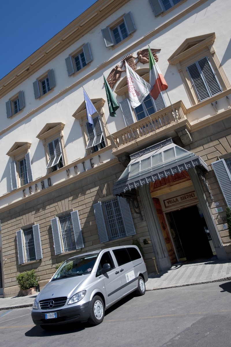 Grand Hotel Villa Medici ,佛罗伦萨,意大利_courtesy car.JPG