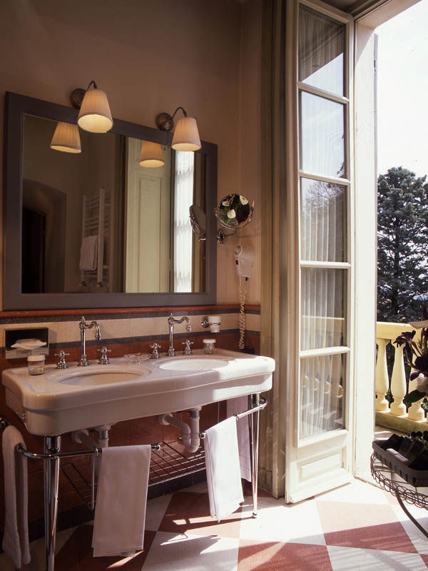 Relais别墅酒店,马蒂尔德,都灵,意大利_0_2_villa_mat_Bagno_Camera_VERT.jpg
