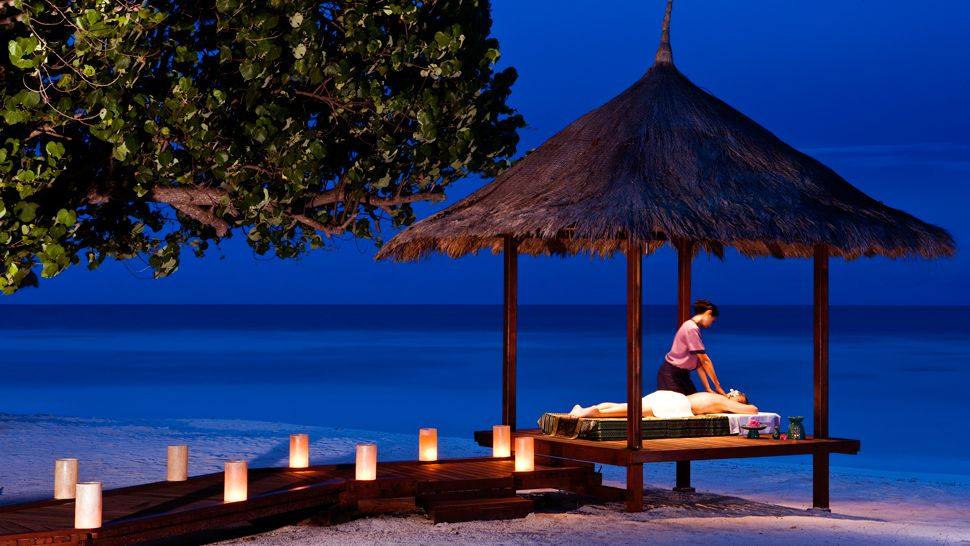 马尔代夫瓦宾法鲁悦榕庄_002783-08-beach-open-air-massage-pavillion.jpg