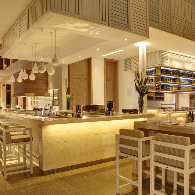 毛里求斯长海滩度假村_1305702706-bar-sapori(1).jpg