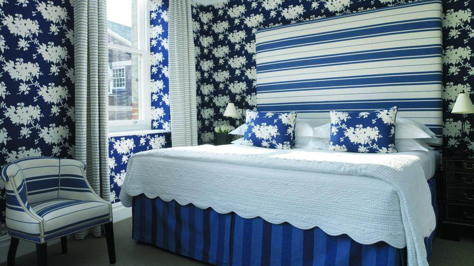 英国伦敦夏洛特街酒店_004204-02-blue-flower-bedroom.jpg