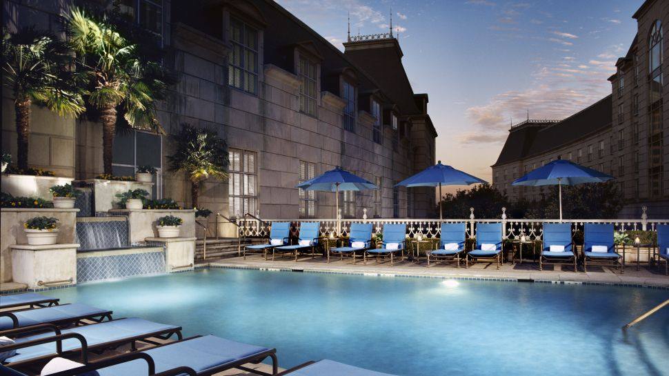 德州达拉斯紫檀红新月酒店Rosewood Crescent Hotel_000496-04-exterior-outdoor-pool-night.jpg