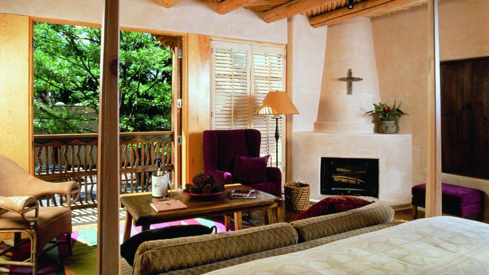 美国新墨西哥州圣达菲,阿纳萨兹酒店Inn of the Anasazi_000039-03-bedroom-sitting-area.jpg