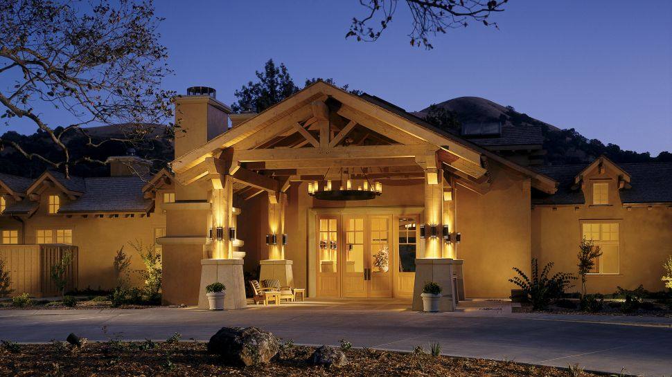 加利福尼亚州圣马丁CordeValle  A Rosewood Resort紫檀木度假村_001334-02-exterior-clubhouse-night.jpg