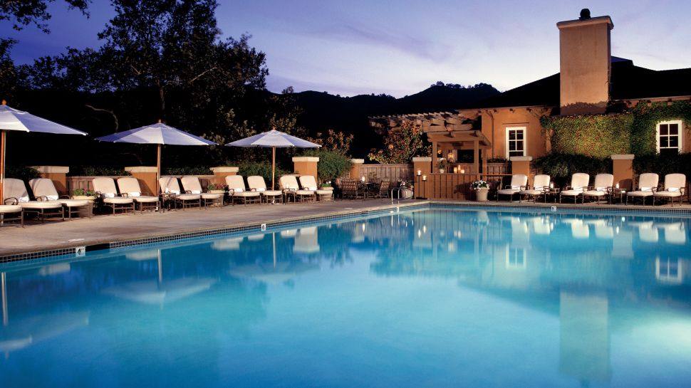 加利福尼亚州圣马丁CordeValle  A Rosewood Resort紫檀木度假村_001334-05-exterior-pool-night.jpg