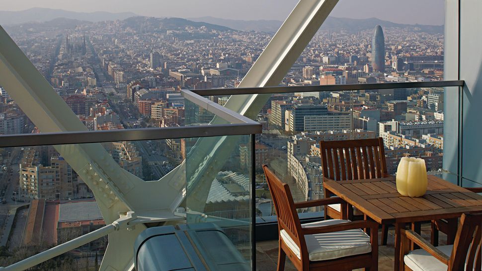 巴塞罗那艺术酒店_003116-09-balcony-city-view.jpg