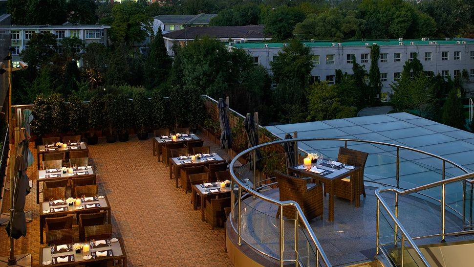 北京瑞吉酒店The St. Regis Beijing_003312-06-restaurant-patio.jpg
