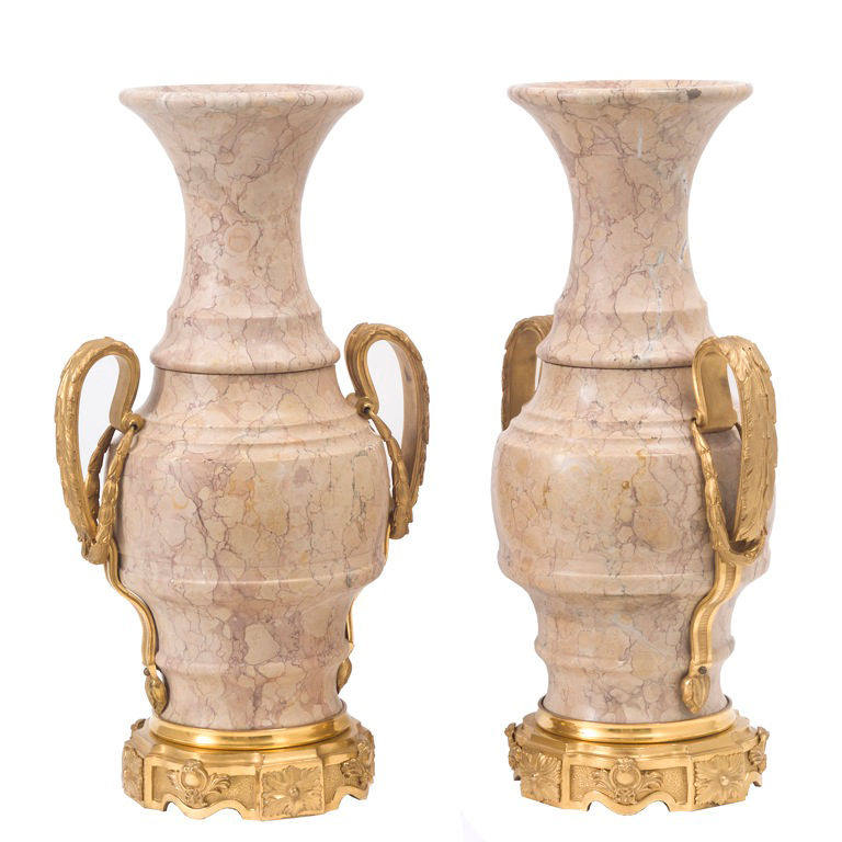 国外网站精品-陈设单品_Pair of Verona Marble Urns.jpg