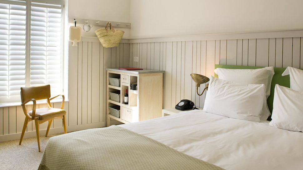 伦敦肖尔迪奇酒店Shoreditch House_007608-04-bedroom-minimal-oldskool-phone.jpg
