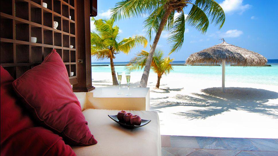 马尔代夫库鲁巴度假村Kurumba Maldives_005571-05-sitting-beach-view.jpg