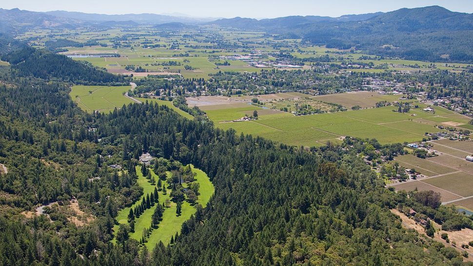 加利福尼亚州圣赫勒拿Meadowood纳帕谷_000111-09-exterior-aerial-valley.jpg