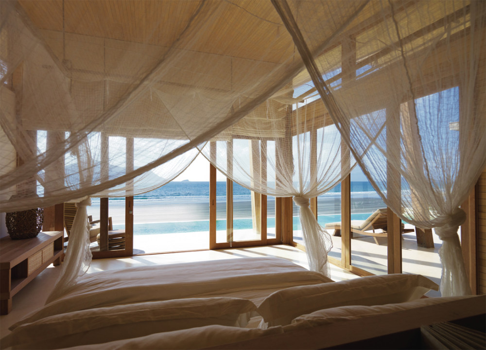 越南豪华度假村SIX SENSES CON DAO_ConDao_bed_view_1_LR.jpg