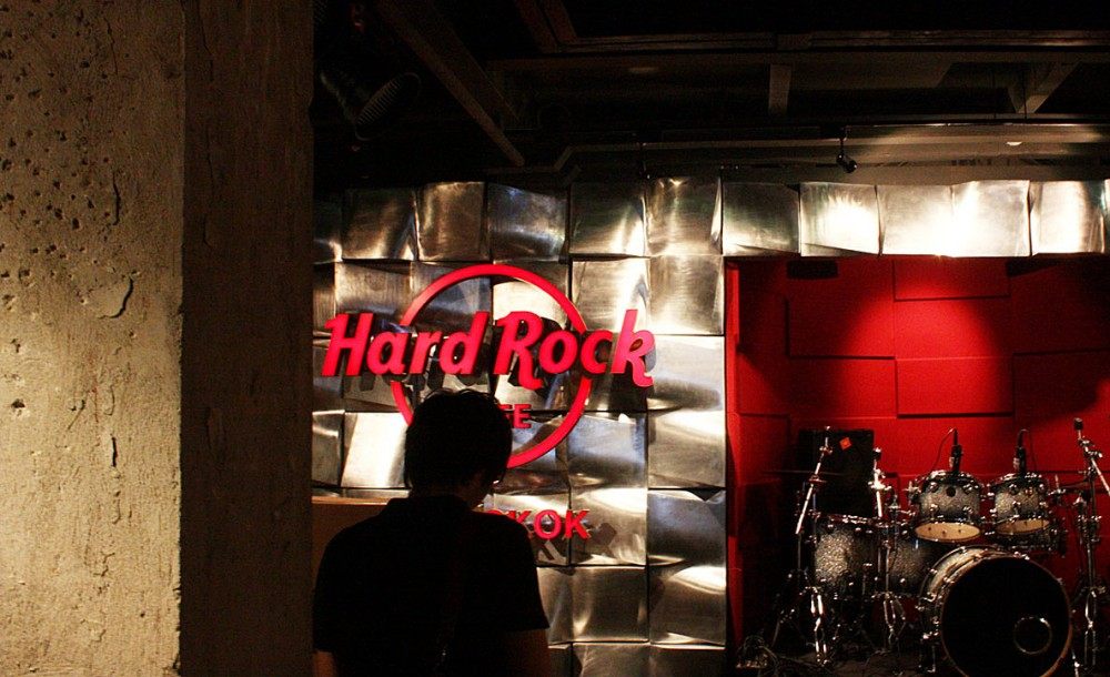 泰国曼谷硬石餐厅门面 Hard Rock Cafe Facade_1311629790-09-hrc-interior-architectkidd-1000x610.jpg