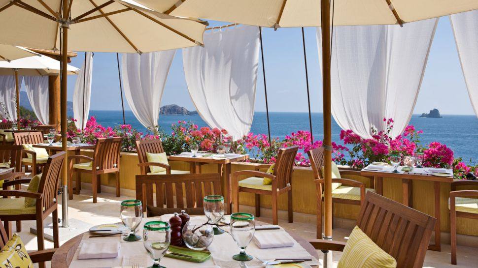 墨西哥卡佩拉伊斯塔帕酒店Capella Ixtapa_005942-02-patio-daytime-ocean-view.jpg