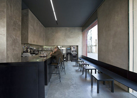 西班牙奥洛特的6T7空间咖啡厅_dezeen_6T7-Espai-Cafe-by-MSB-Estudi-Taller_01.jpg