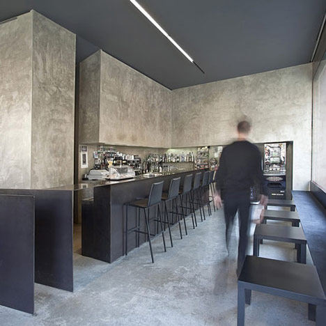 西班牙奥洛特的6T7空间咖啡厅_dezeen_6T7-Espai-Cafe-by-MSB-Estudi-Taller_top2.jpg