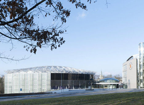 捷克兹林会展中心_dezeen_Convention-Centre-by-Eva-Jiricna-Architects_12.jpg