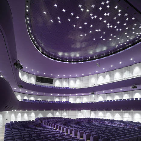 捷克兹林会展中心_dezeen_Convention-Centre-by-Eva-Jiricna-Architects_17.jpg