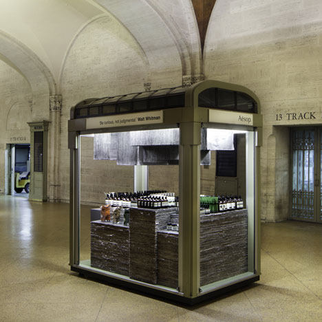 美国纽约伊索中岛_dezeen_Aesop-Grand-Central-Kiosk-by-Tacklebox_02.jpg