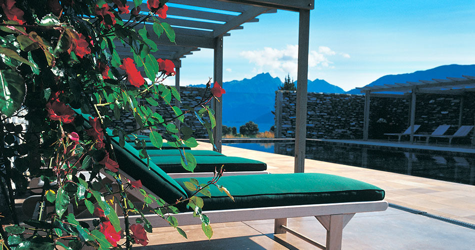 新西兰南岛布兰凯特湾Blanket Bay ,New Zealand ,South Island Queenstown_491-blanket-bay-sunloungers.jpg