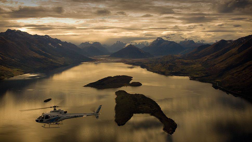 新西兰南岛布兰凯特湾Blanket Bay ,New Zealand ,South Island Queenstown_002704-06-blanket-bay-helicopter-sunset.jpg