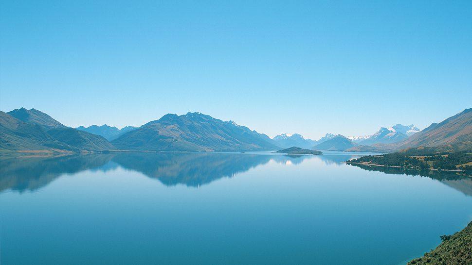 新西兰南岛布兰凯特湾Blanket Bay ,New Zealand ,South Island Queenstown_002704-11-exterior-mountains-lakeside.jpg